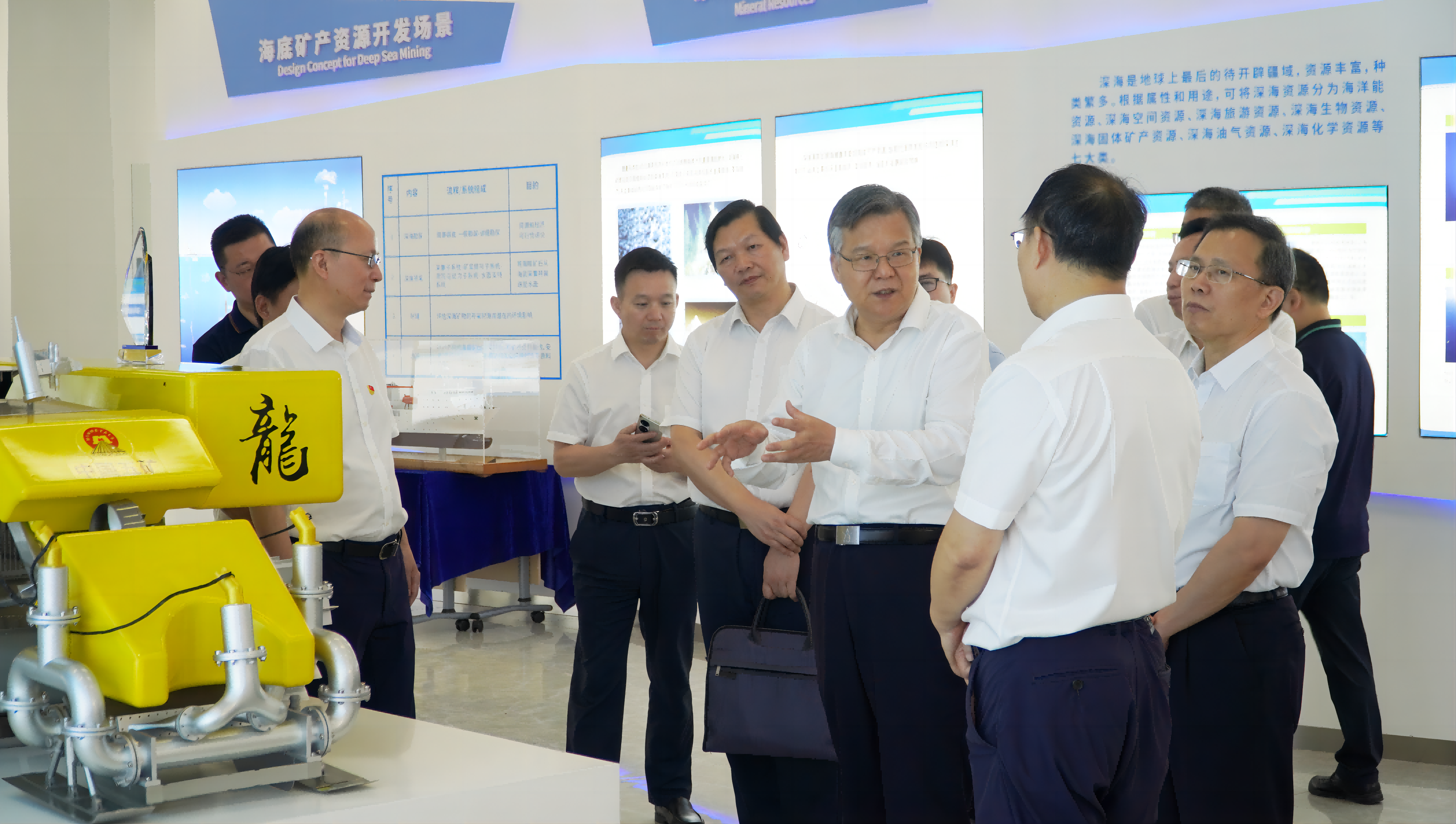 湖南省委常委、常務副省長李殿勛到長沙礦冶院調(diào)研