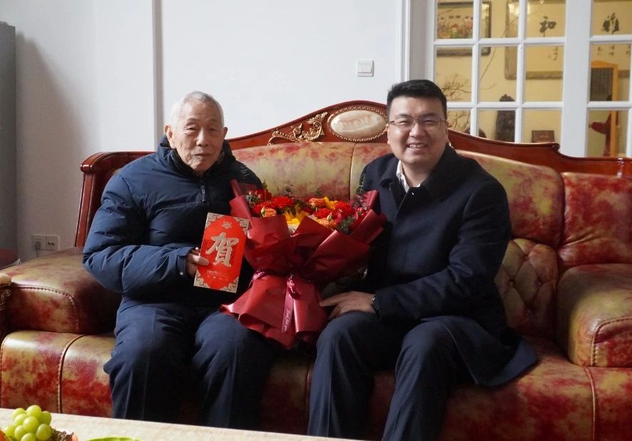 長(zhǎng)沙礦冶院黨委開(kāi)展新春走訪慰問(wèn)